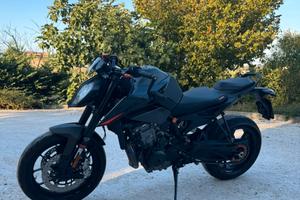 KTM DUKE 890