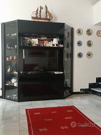 Vetrina in legno laccato nero.Ritiro a Lerici 