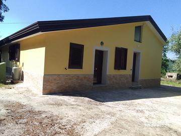 Villa indipendente immersa nel verde