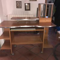 Scrivania nuova con ruote