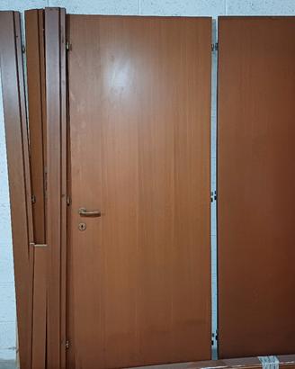 Set di porte da interni in legno tamburato