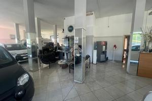 NEGOZIO A CHIUSA DI SAN MICHELE