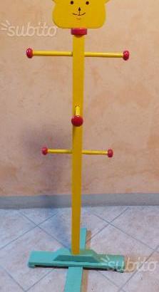 Appendiabiti per camera bambini fatto a mano