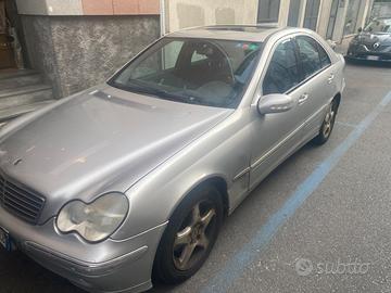 Mercedes C220 CDI 2003 – 251.000 km – 1.000€