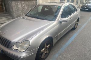 Mercedes C220 CDI 2003 – 251.000 km – 1.000€
