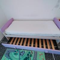 Letto singolo con cassetto letto aggiuntivo.