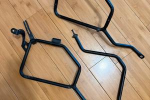 Telai per borse Givi laterlai Triumph 1050