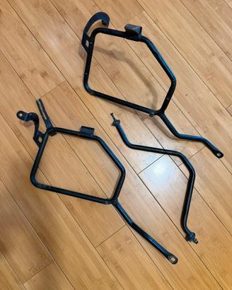 Telai per borse Givi laterlai Triumph 1050