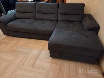 Divano 3 posti con penisola e ripiano estraibile