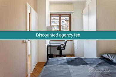 Stanza in appartamento di 120 m² a Milano