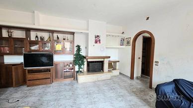 Appartamento di 157 m² con 3 locali e box auto a L