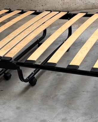 Letto singolo pieghevole con materasso salvaspazio