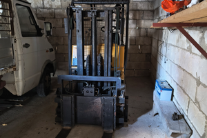 Permuto muletto con miniescavatore