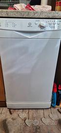 Lavastoviglie Indesit DSG 263 slim per 10 coperti
