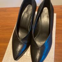 Décolleté Kris. Scarpe con tacco nere