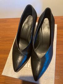 Décolleté Kris. Scarpe con tacco nere