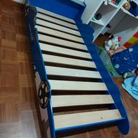 letto a forma di macchina