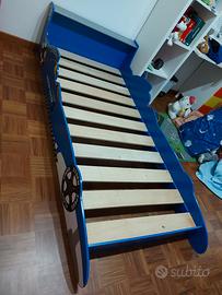 letto a forma di macchina