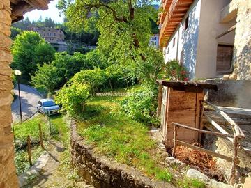 LOCALITA' VALDUGA: porzione di casa con giardino!