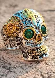 anello in acciaio con teschio 