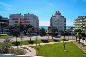 Giugno vistafrontealmare 50 metri da spiaggia