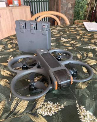 DJI AVATA 2  con 3 batterie e carica batterie