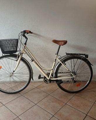 Bici da passeggio Montana.  Nuova