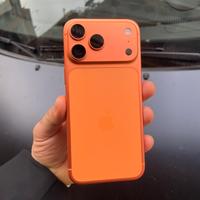 Iphone 17 Pro Max arancione