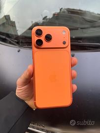 Iphone 17 Pro Max arancione