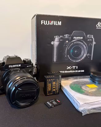 Fuji X-T1 + XF 18-55mm + Flash COME NUOVA