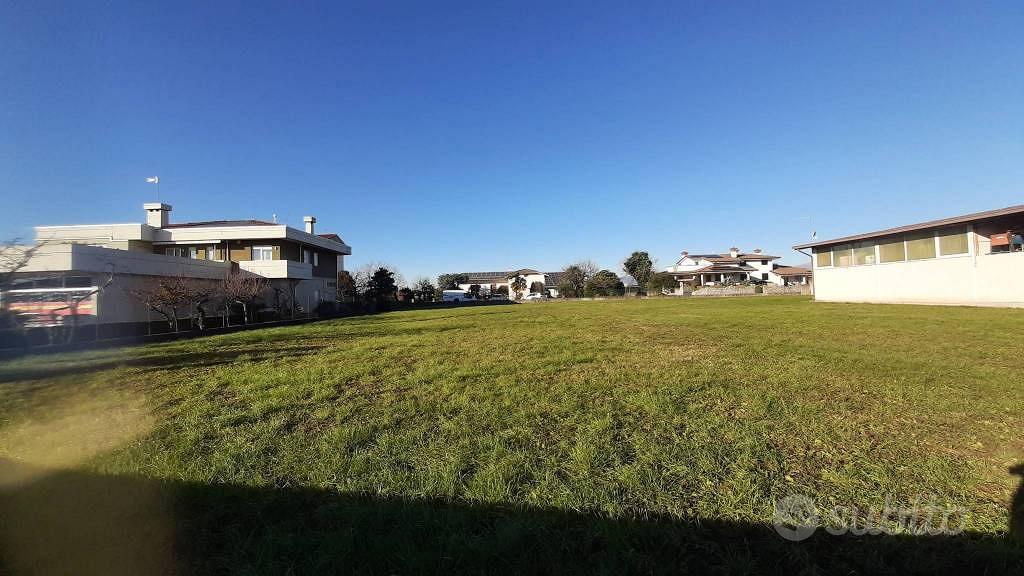 Terreno di 1840 m² a Corno di Rosazzo - Vista 2