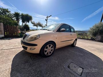Lancia y