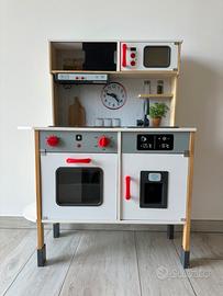 Cucina giocattolo Lidl in legno ben tenuta