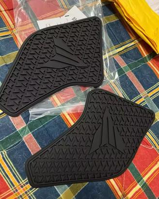 Paraserbatoio laterale