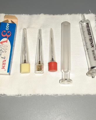 Siringa vetro vintage con aghi