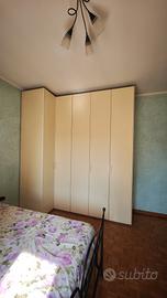 mobile angolare e a colonna camera da letto