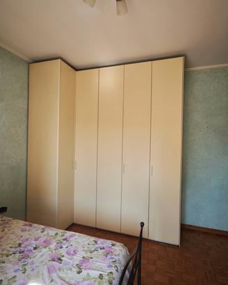 mobile angolare e a colonna camera da letto