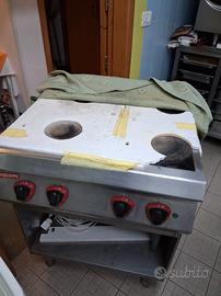 Cucina professionale 4 fuochi ad induzione 