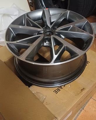 cerchione R 18 nuovo