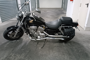 Moto Honda Vf 750 con certificato asi