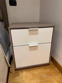 Comodino moderno effetto legno (ikea)