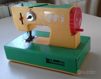Giocattolo antico macchina per cucire