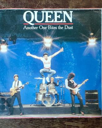 Disco Vinile 45 QUEEN ANOTHER ONE BITES THE DUST
