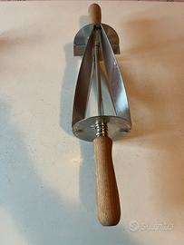 Taglia croissant in inox 20x10 cm