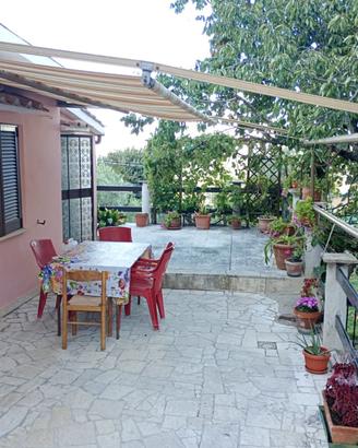 Villa unifamiliare con terreni