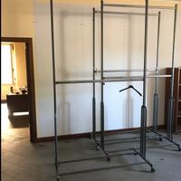 Espositori in acciaio con ruote