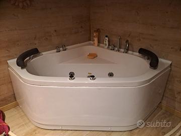 Vasca da bagno con idromassaggio
