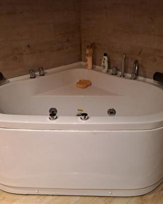 Vasca da bagno con idromassaggio
