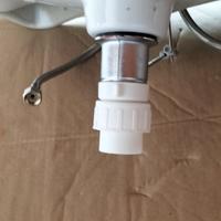 lavabo con miscelatore e scarico