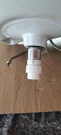 lavabo con miscelatore e scarico